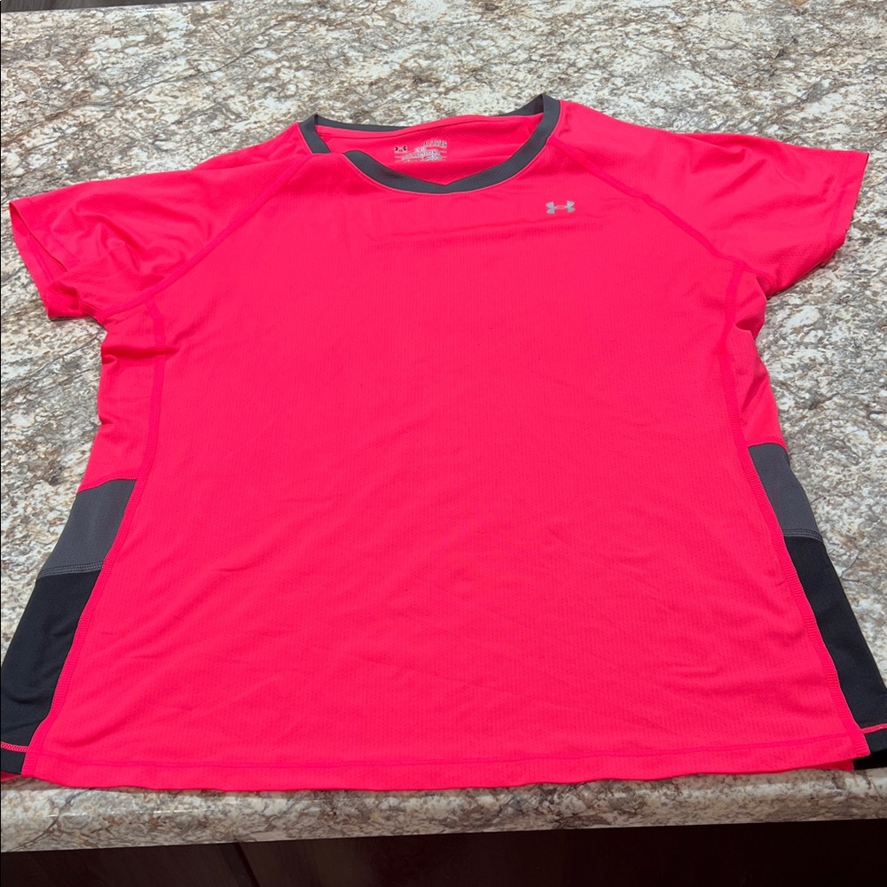 Under Armour Women's Bright Pink and Black Short Sleeve Tee